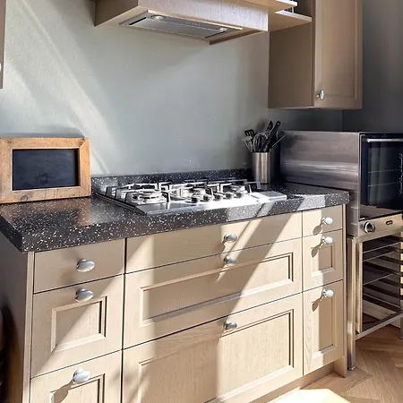 Combi Grote En Kleine Weeshuis * Enkhuizen