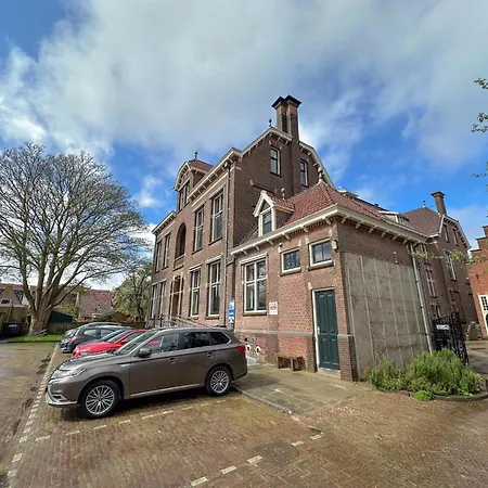 Combi Grote En Kleine Weeshuis *