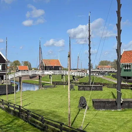 Combi Grote En Kleine Weeshuis *