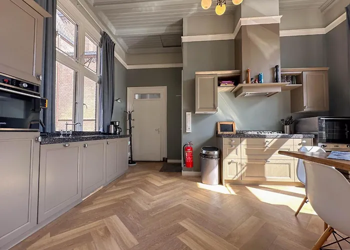 Hébergement de vacances Combi Grote En Kleine Weeshuis Enkhuizen