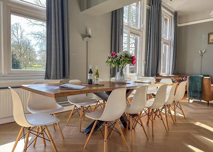 Combi Grote En Kleine Weeshuis * Enkhuizen