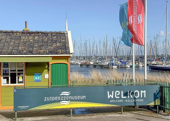 Combi Grote En Kleine Weeshuis Hébergement de vacances Enkhuizen